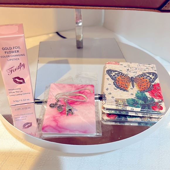 NWT BettyBoop Map Shoulder Bag with Lipstick Mirror & Bicycle/Eiffel Tower Chain - Picture 7 of 11